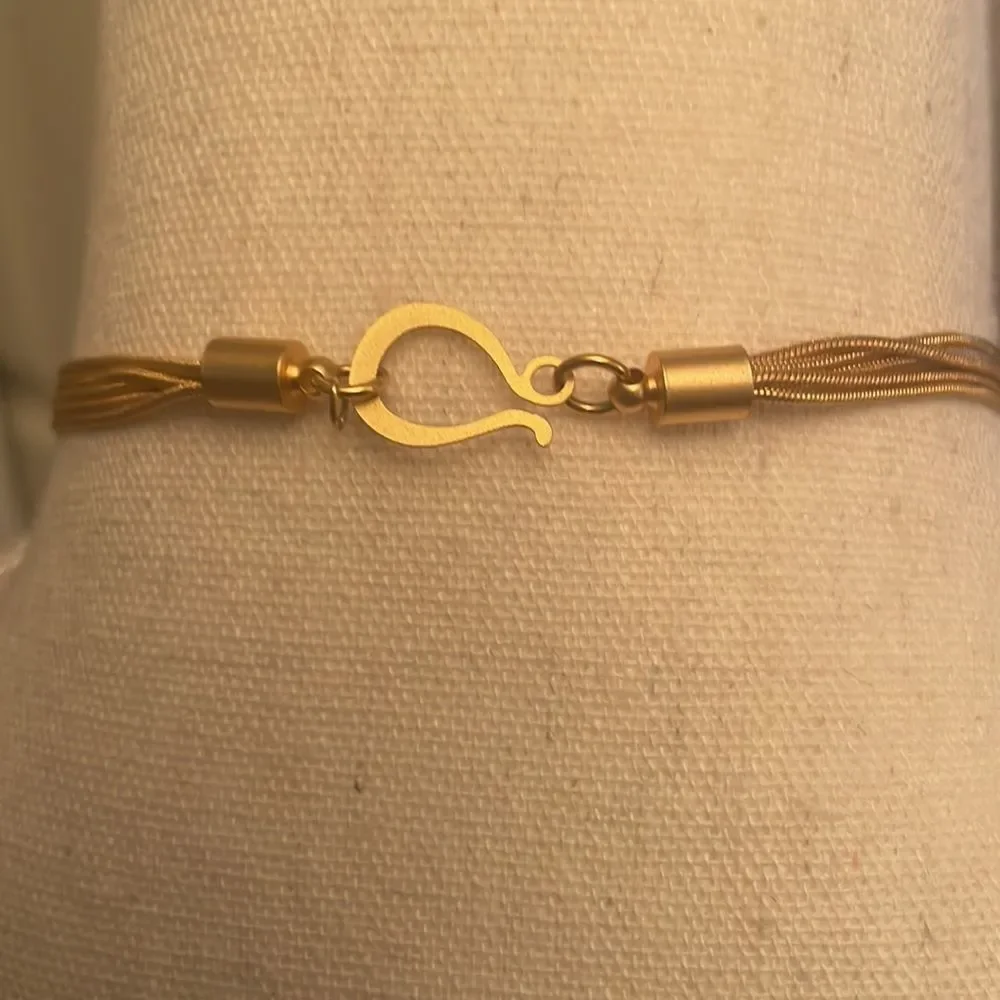 Gold tone necklace drape - Picture 3 of 3